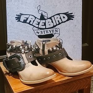 Freebird "Saloon" taupe booties, size 7, like NEW
